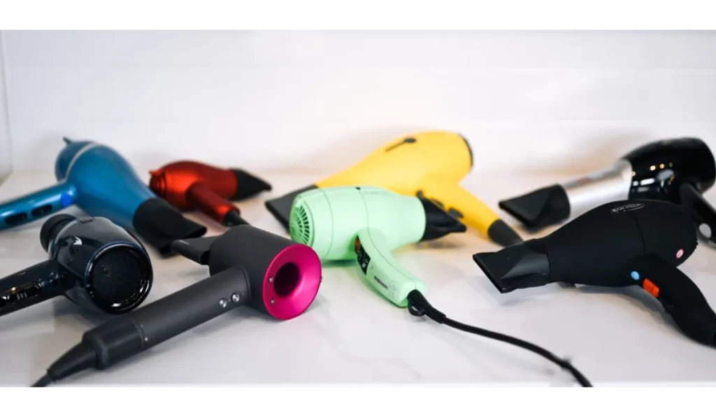 Hair Dryer with Retractable Cordfeature