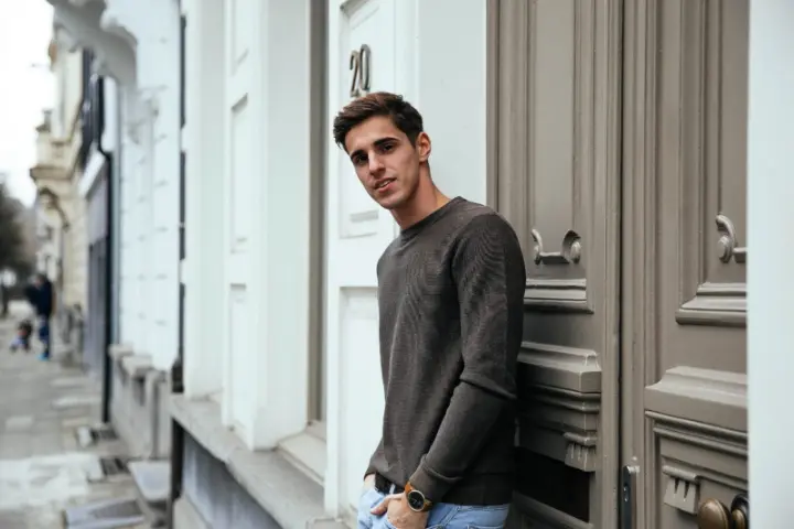 What Color Shirt Goes With Light Blue Jeans? 15 1 2