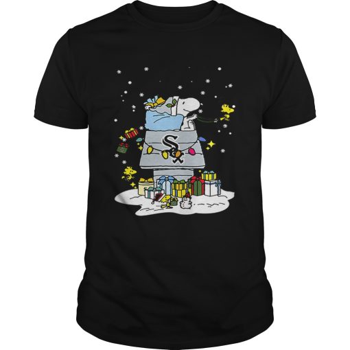 Chicago White Sox Snoopy Brings Christmas To Town shirt