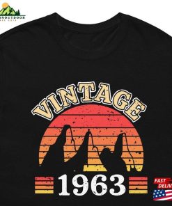 60Th Birthday T-Shirt – 1963 Vintage Mountains Hiking Funny Happy Party Shirt For Men Hoodie