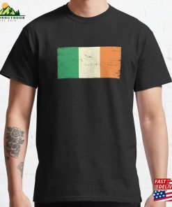 Aged And Grungy Flag Of Ireland Classic T-Shirt Aged And Grungy Flag Of Ireland Classic T-Shirt