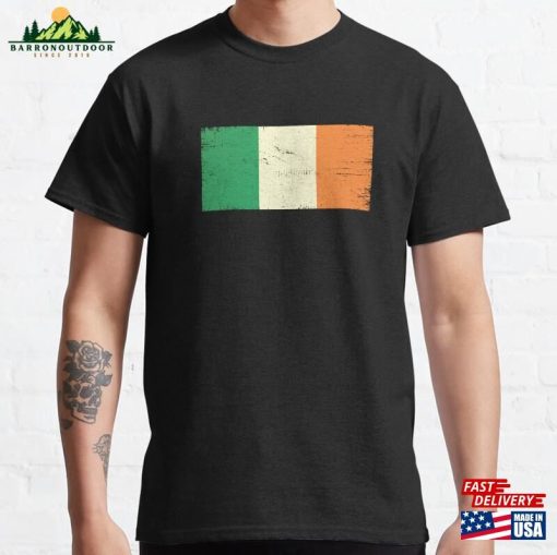 Aged And Grungy Flag Of Ireland Classic T-Shirt