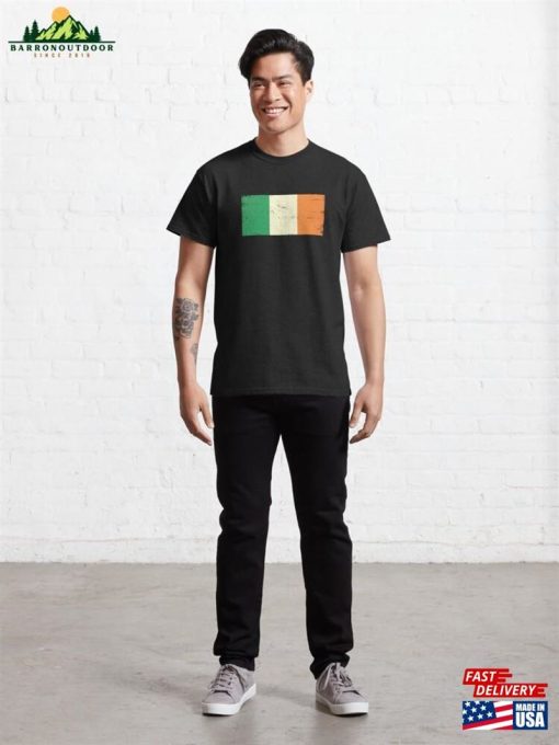 Aged And Grungy Flag Of Ireland Classic T-Shirt