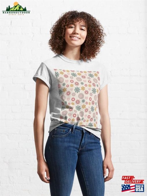 Quot Retro Vanilla Floral Delight Seamless Flower Pattern T-Shirt Hoodie