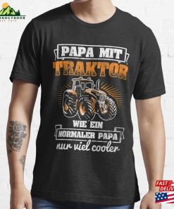 Mens Papa Mit Tractor Viel Cooler Bauer Farmer Essential T-Shirt Classic Unisex Mens Papa Mit Tractor Viel Cooler Bauer Farmer Essential T-Shirt Classic Unisex