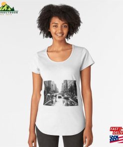 New York Cityscape Black And White Street Avenue Usa City Pedestrians Traffic Premium Scoop T-Shirt Sweatshirt Classic New York Cityscape Black And White Street Avenue Usa City Pedestrians Traffic Premium Scoop T-Shirt Sweatshirt Classic