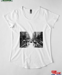 New York Cityscape Black And White Street Avenue Usa City Pedestrians Traffic Premium Scoop T Shirt Sweatshirt Classic 3