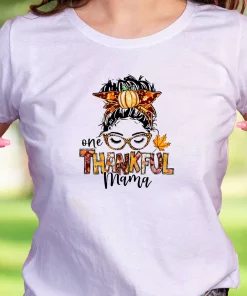 One Thankful Mama Thanksgiving Vintage T Shirt