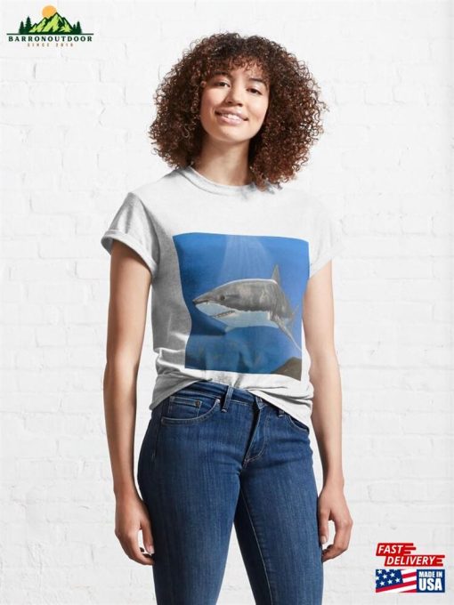 Realistic Shark Classic T-Shirt Sweatshirt