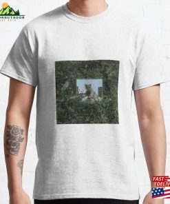 Reflection Of A Cat Classic T-Shirt Sweatshirt Unisex