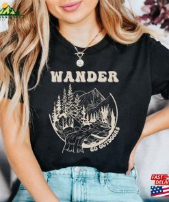 Wander T-Shirt Classic Sweatshirt