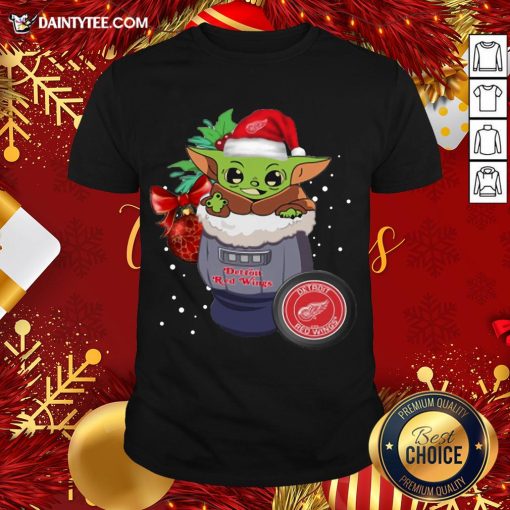 Hot Cleveland Indians Christmas Baby Yoda Star Wars Funny Happy MLB T-Shirt