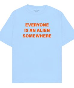 Everyone is an alien somewhere Oversized T-shirt
